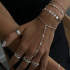 Evry Iconic Hand Chain