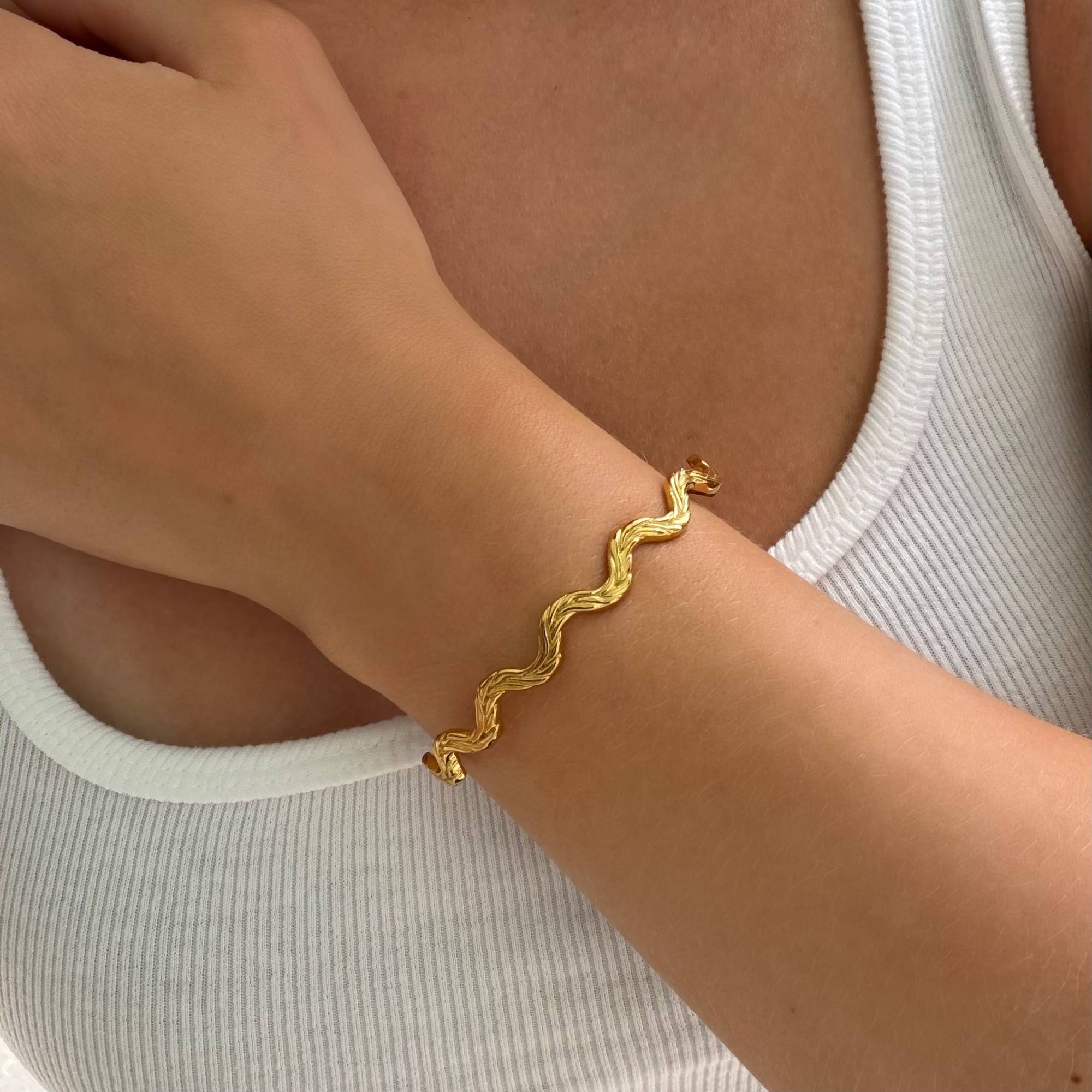 Ripple Glow Bangle - EVRYJEWELS