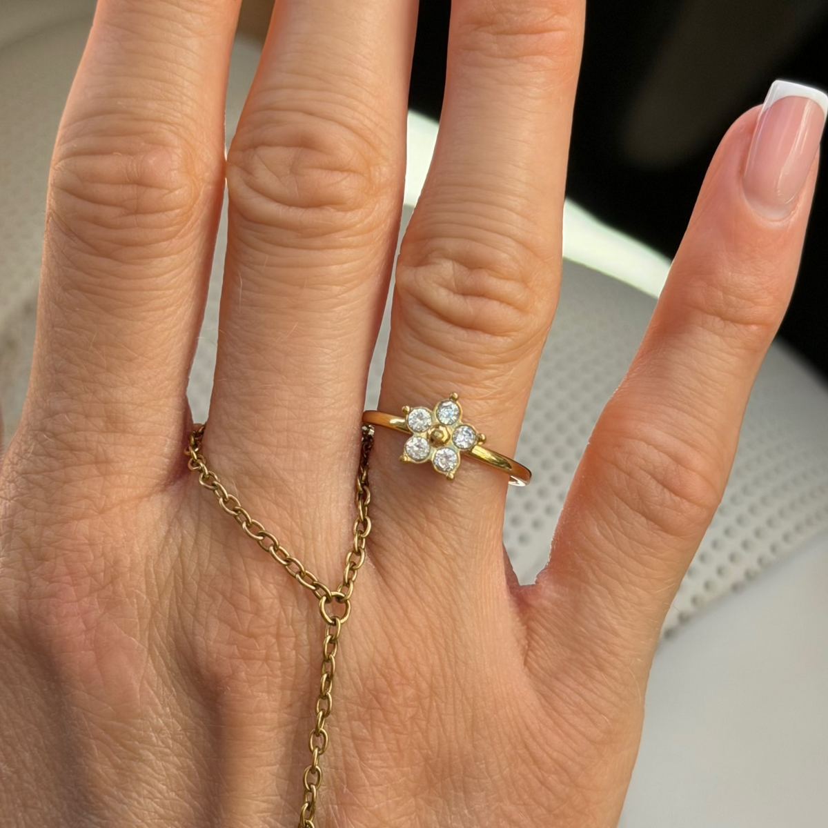 Daisy Kiss Ring