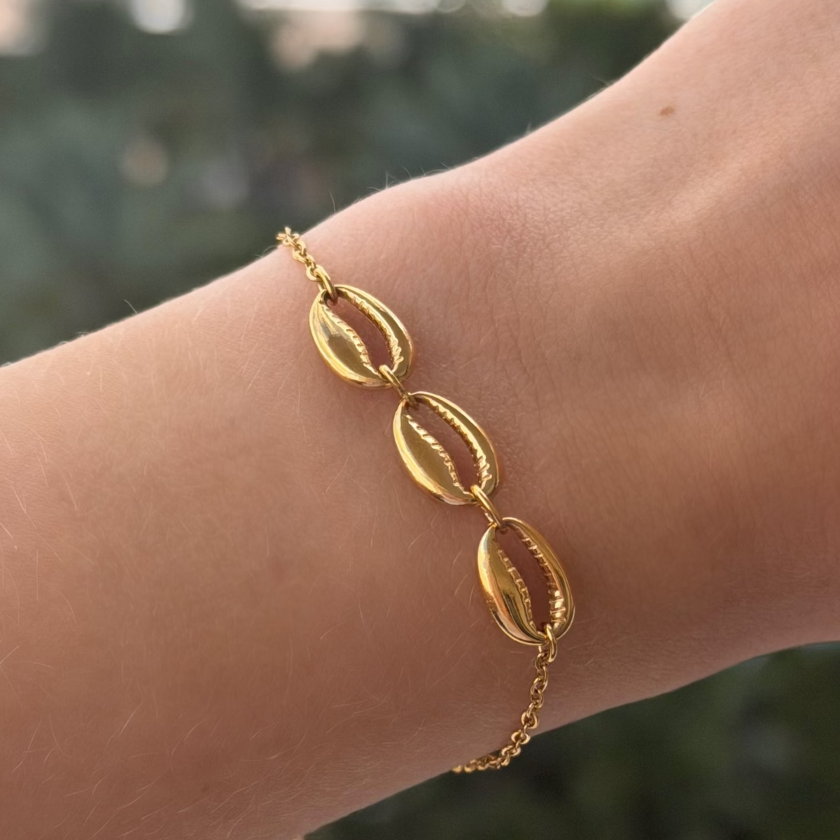 Shell Glow Bracelet