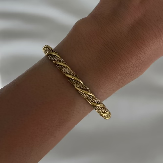Twist & Turn Bangle - EVRYJEWELS